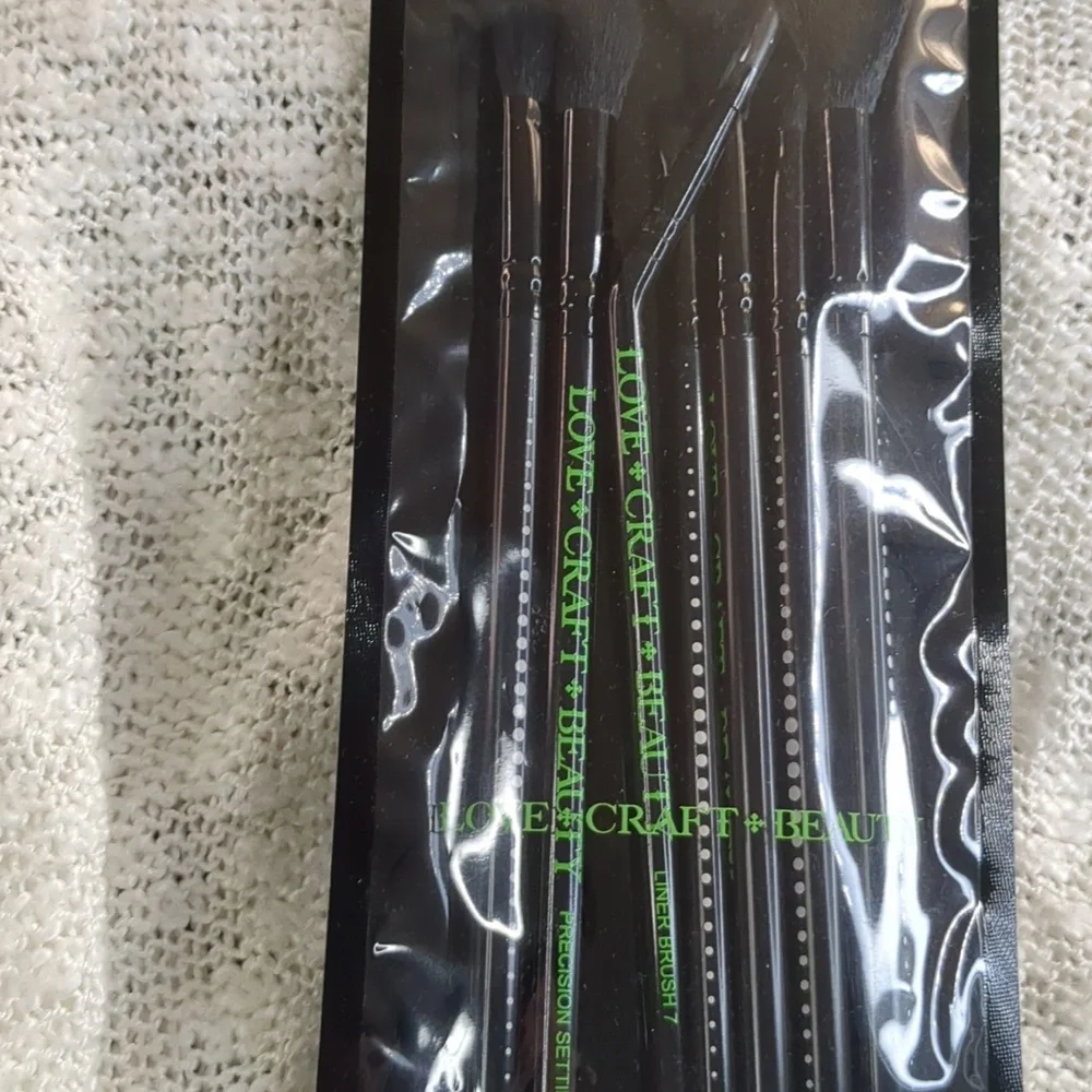 Love+Craft+Beauty 7 Piece Brush Set, 7 Brushes in sealed plastic pouch